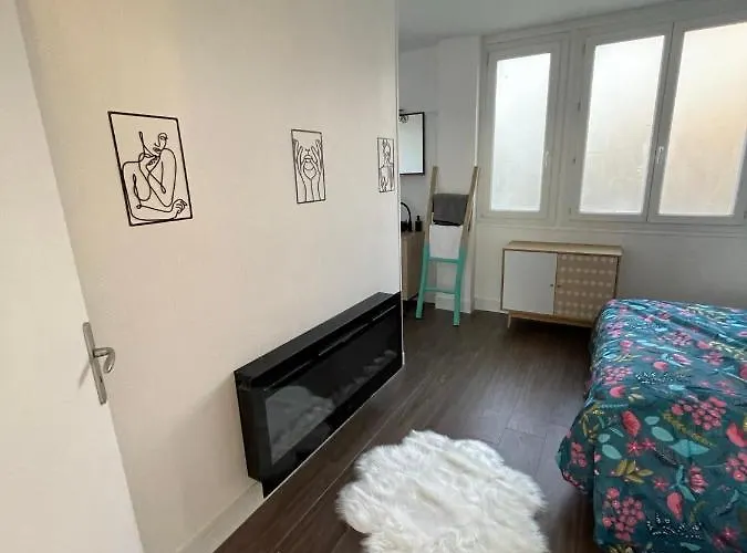 Des Falaises Apartment